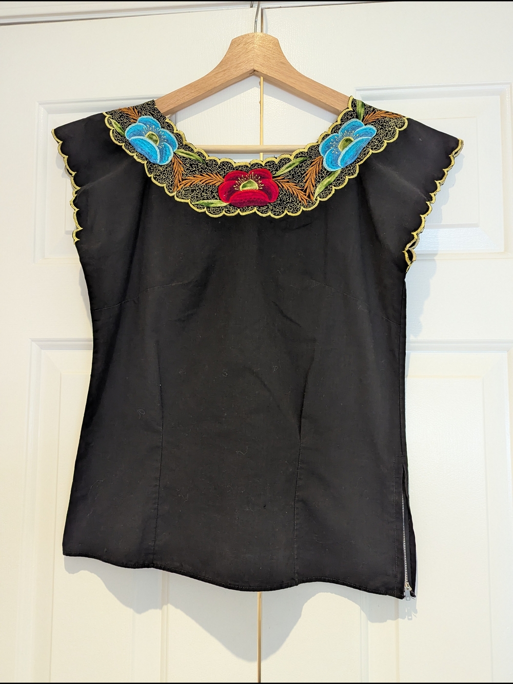 Vintage Tipicano Black Embroidered Floral Womens Mexican Blouse Shirt Top S Boho